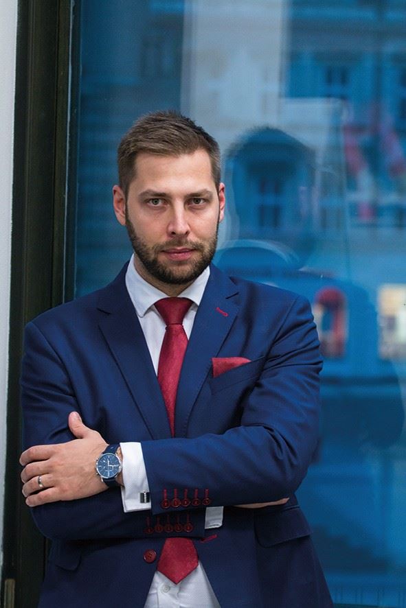 Michal dal přednost praxi a podnikání