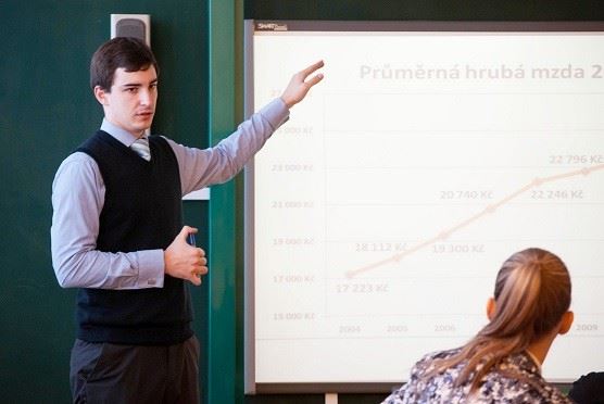„Děti se zajímají o zadluženost, následky a exekuce“