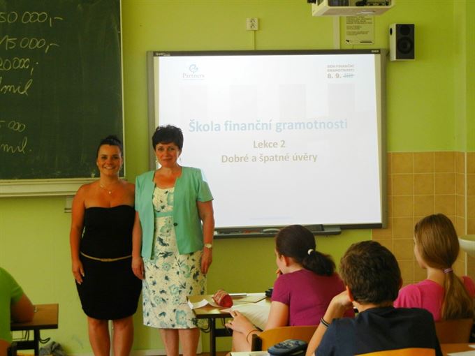 Ivana Slezáková (vpravo) odškolila od roku 2012 více než 30 lekcí finanční gramotnosti.