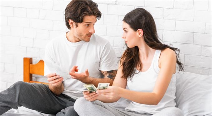 Češi mají problém mluvit o penězích a trpí tím i partnerské vztahy