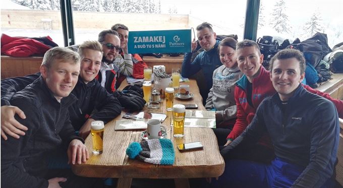 Snowboarďáci a lyžaři z Professionals Clubu okusili alpské sněhy