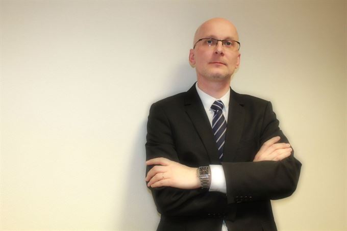 Miroslavu Bínovi pomáhá při řešení případů tým analytiků a právníků.